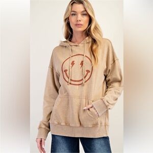 Brand New! Easel Camel Smiley Face Hoodie Size M
